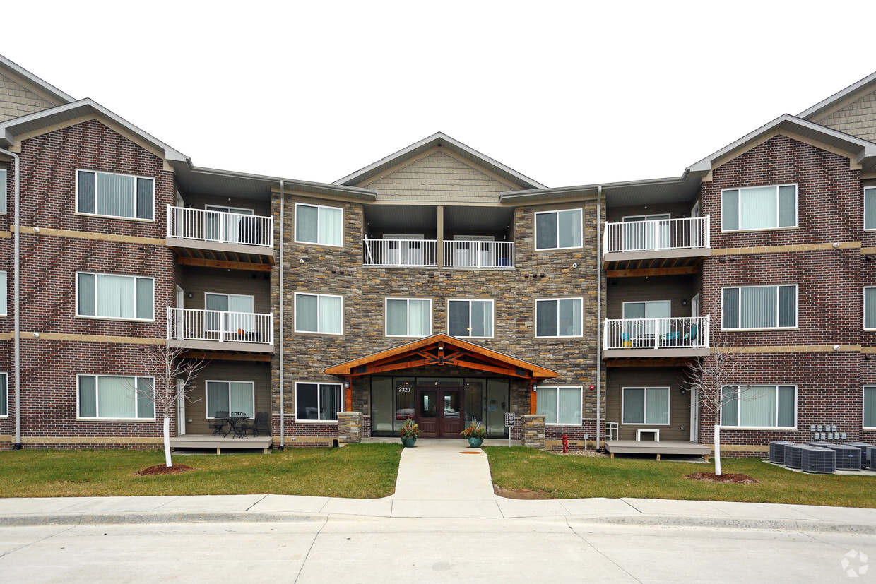 Foto principal - Cedar River Bluffs Apartments