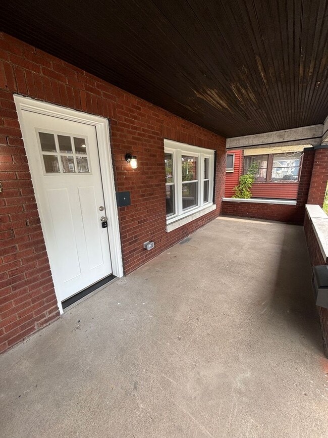 Building Photo - Beautiful 3 Bedroom 2 Bathroom Home in Bea...