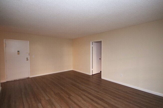 Building Photo - 339 S Catalina Ave