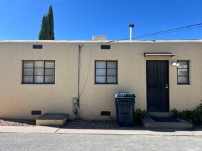 Building Photo - 4121 Mesa Verde Ave NE