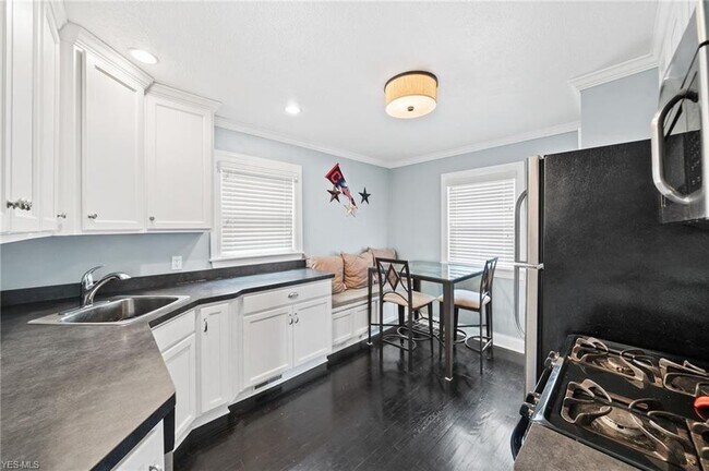 Foto del edificio - 3419 Grovewood Ave
