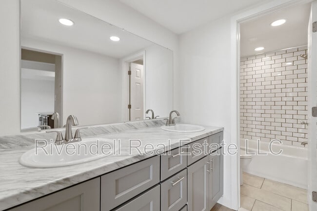 Photo - 130 N Pearl St Apartment