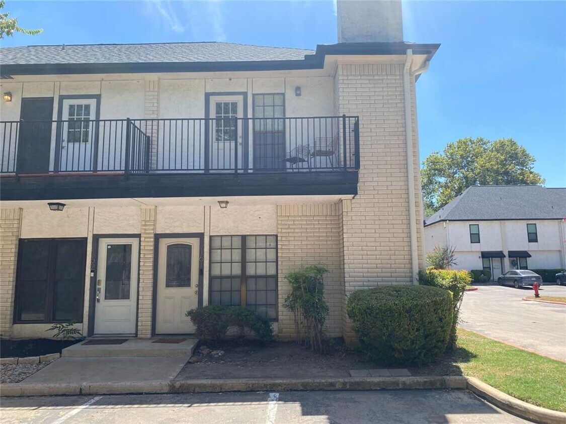Building Photo - 1307 Kinney Ave