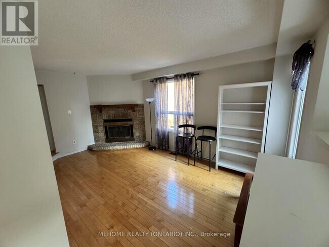 Building Photo - 46 Cranleigh Dr
