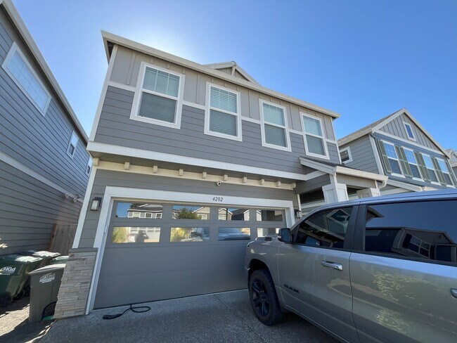 Foto del edificio - Spacious 3-Bedroom + Loft Home with Modern...