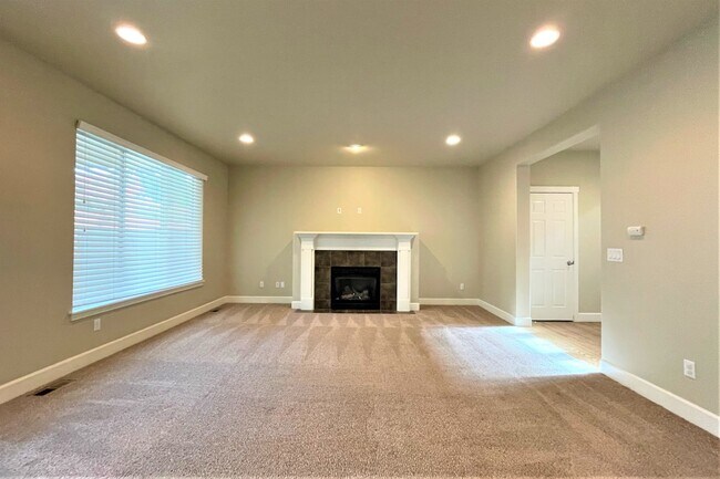 Building Photo - 18217 5th Avenue Ct E
