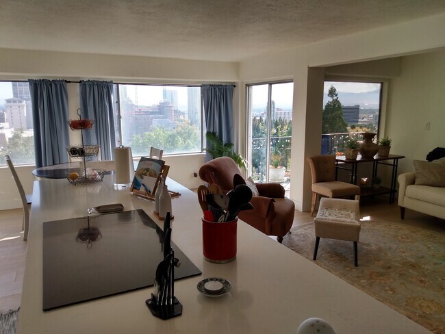 Foto del edificio - 8 E Hillside Ave