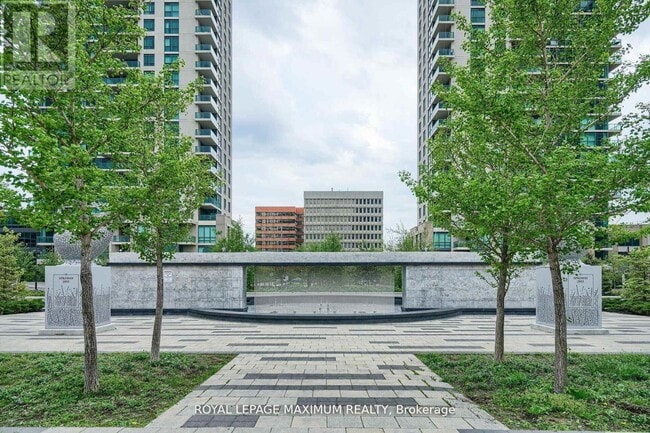 Photo du bâtiment - 215-2215 Sherway Gardens Rd