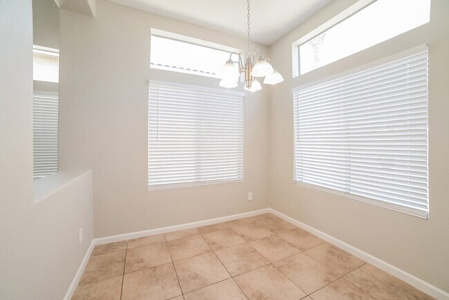 Foto del edificio - 907 N Red Rock St