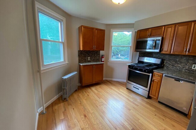 Building Photo - 200 Montgomery St