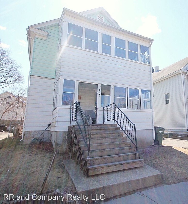 Primary Photo - 815 Carew St