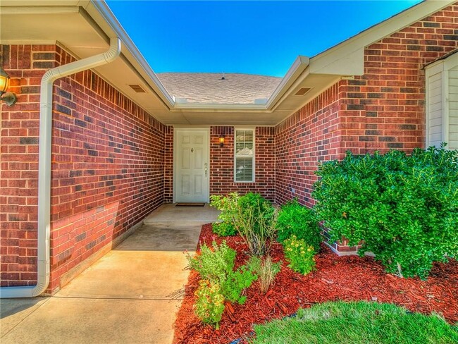Building Photo - 21866 Pioneer Cir