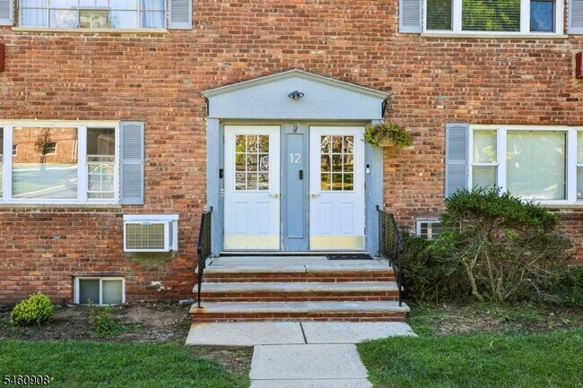 Foto del edificio - 12 Wedgewood Dr