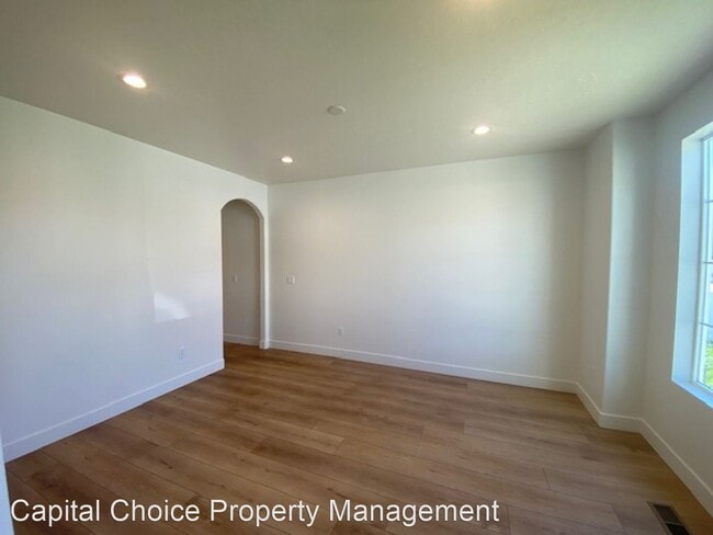 Building Photo - 4 br, 2.5 bath House - 1020 E 20 N