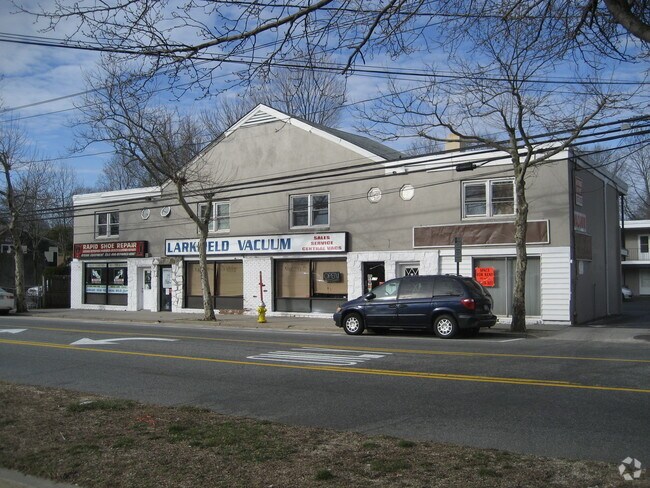 Building Photo - 360-376 Larkfield Rd
