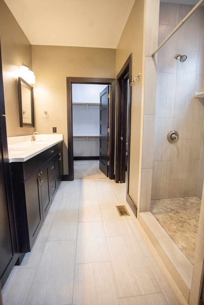 Foto del edificio - 3159 Summer View Ln