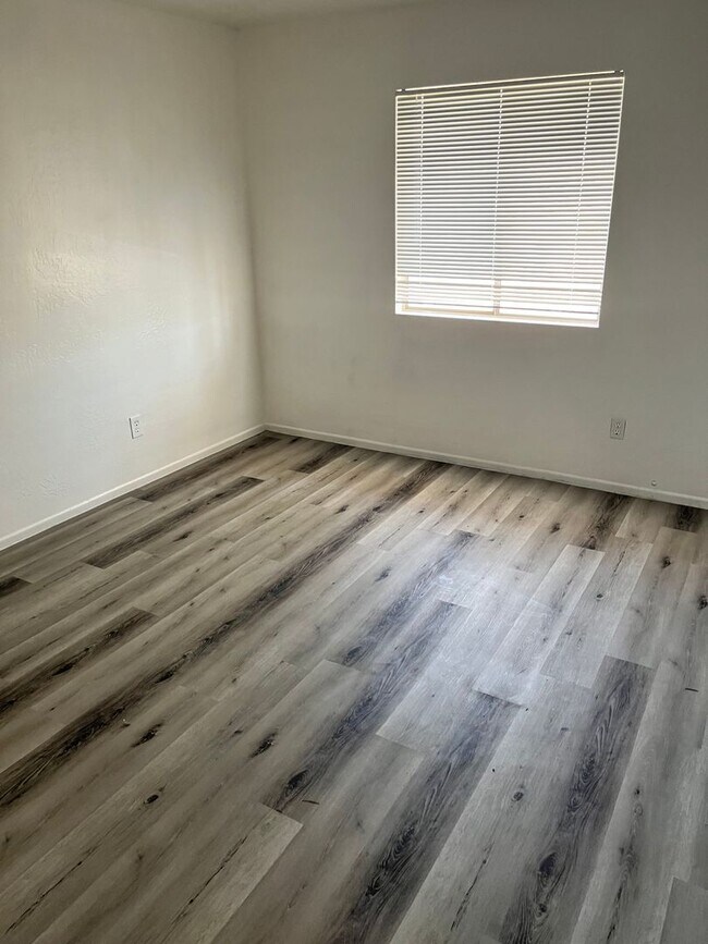 Building Photo - Larger Apartment in AJ! Winchester and 10t...