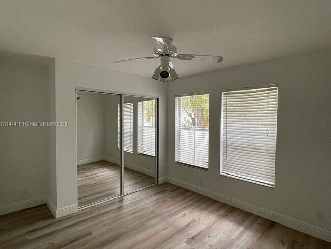 Building Photo - 622 Carrington Ln