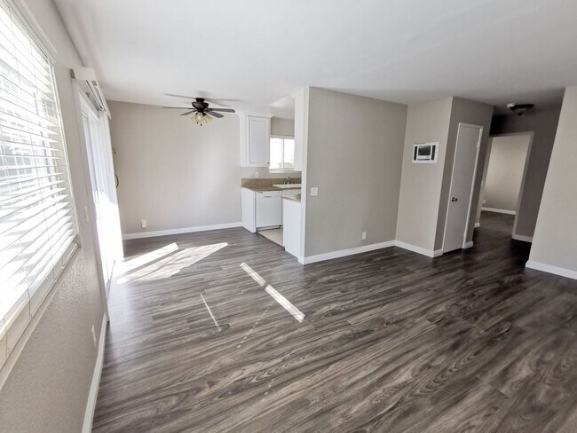 Building Photo - 2 bed 1 bath in Mira Mesa