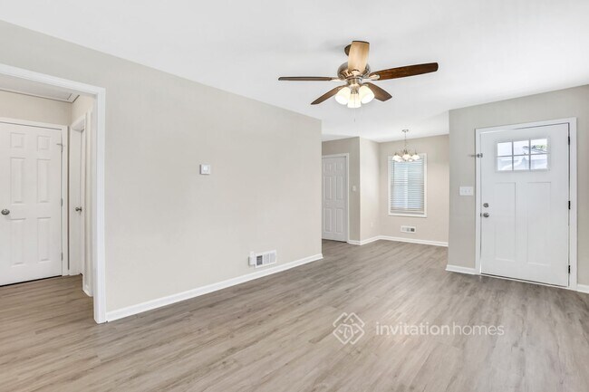Building Photo - 2032 Rebecca Ln
