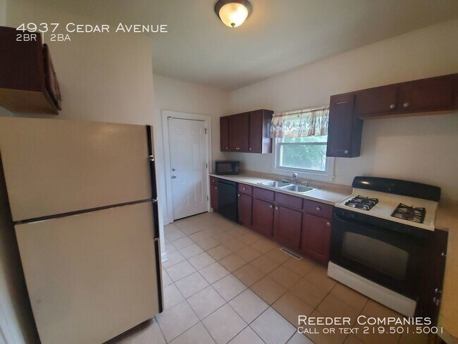 Building Photo - Spacious 2 bedroom house