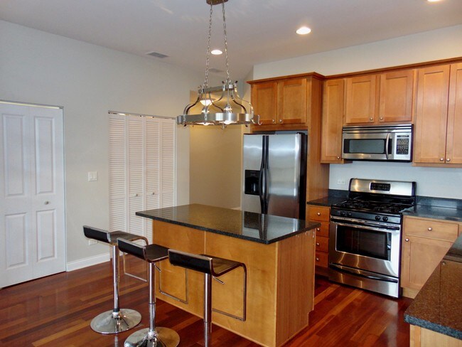 Foto del edificio - 7544 W Belmont Ave