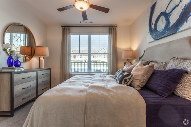 Bedroom - Lakeside Row Apartments