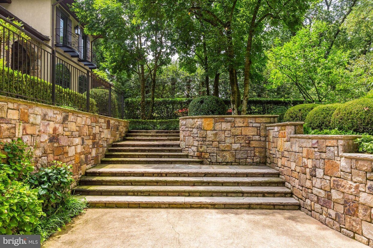 Foto principal - 9121 Burdette Rd