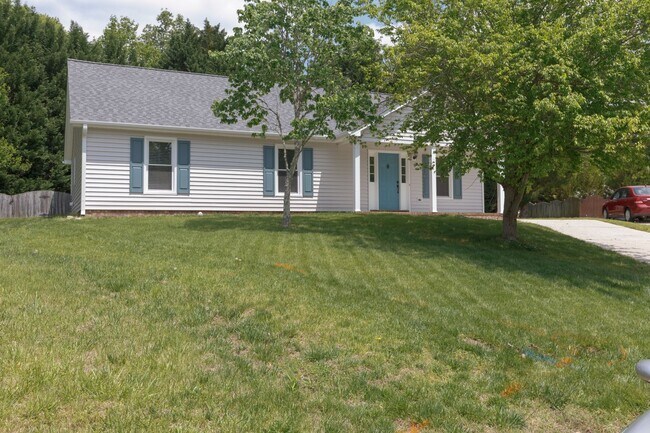 Building Photo - APPLICATIONS PENDING! Maintenance-free 3 b...