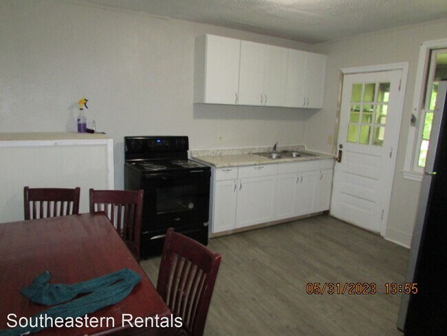 Building Photo - 2 br, 1 bath House - 23 B Willow Dr
