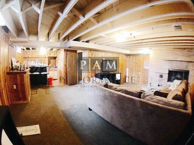 Foto del edificio - 7430 W Wells St