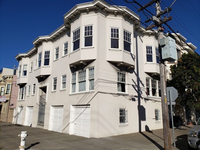 Building Photo - 494 5th Ave