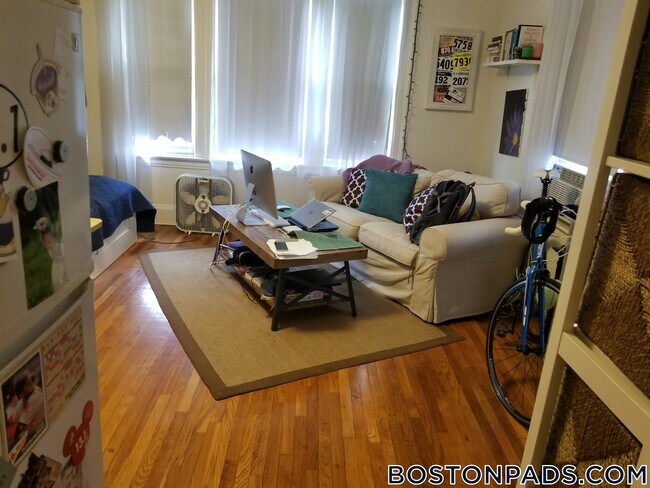 Building Photo - 44 Central St