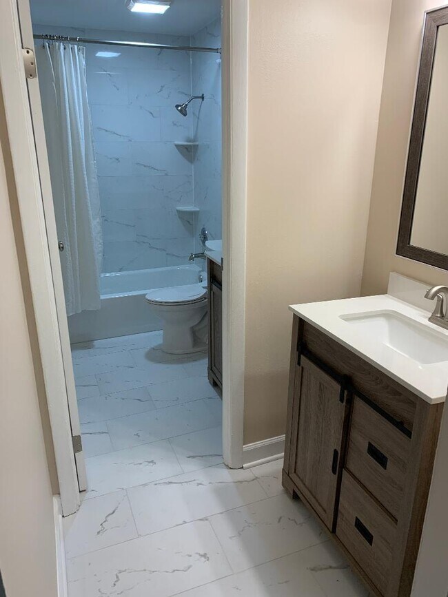 Foto del edificio - 5800 Oakwood Dr