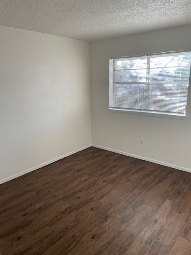 Building Photo - 708 Cooper N Ct