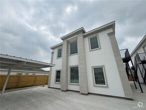 Building Photo - 1612 Canelo Dr