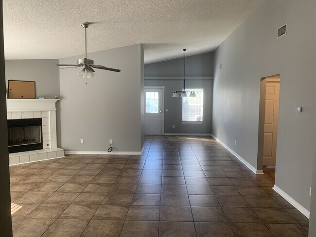 Building Photo - Coming Available 10/7 – 3BR/2BA Patio Home...