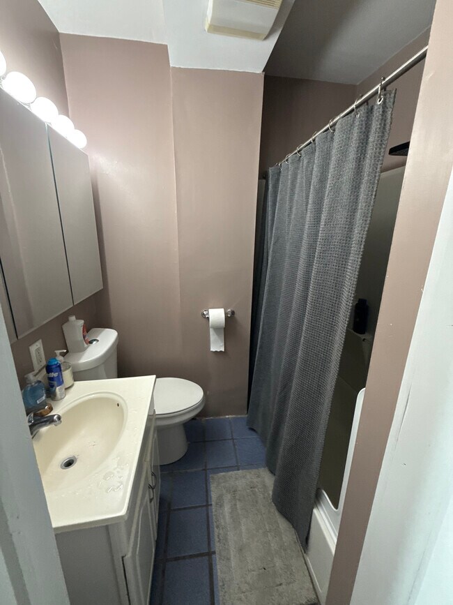 Foto del edificio - 344 E 8th St