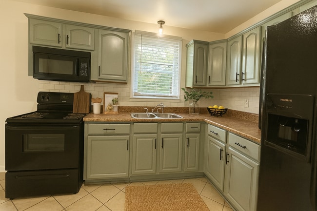 Building Photo - 2407 Lazenby Dr