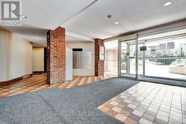 Building Photo - 2041 Arrowsmith Dr