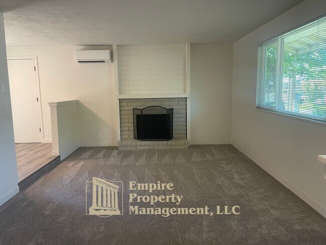 Foto del edificio - 2312 Willona Dr