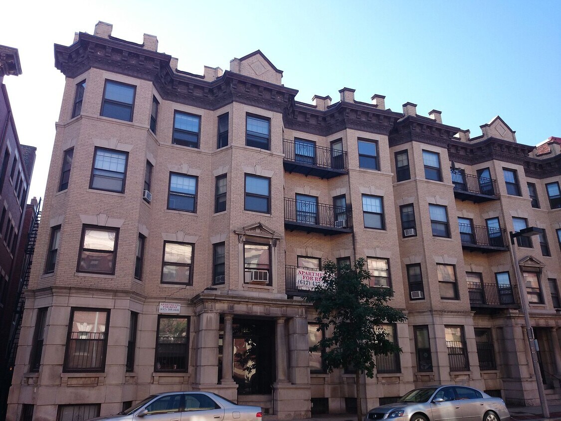 Foto del edificio - 136 Hemenway St