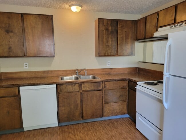 Kitchen - 1930 Dorothy Ave