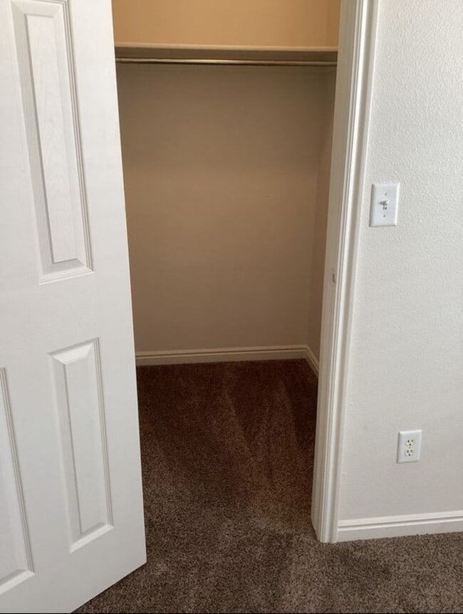 Building Photo - $500 Signing Credit / Private Back Yard & Garage