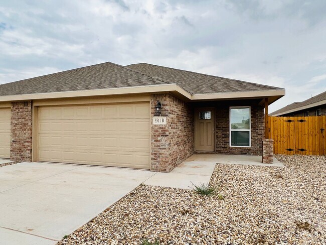 Foto del edificio - New 3/2/2 Duplex in Northwest Lubbock