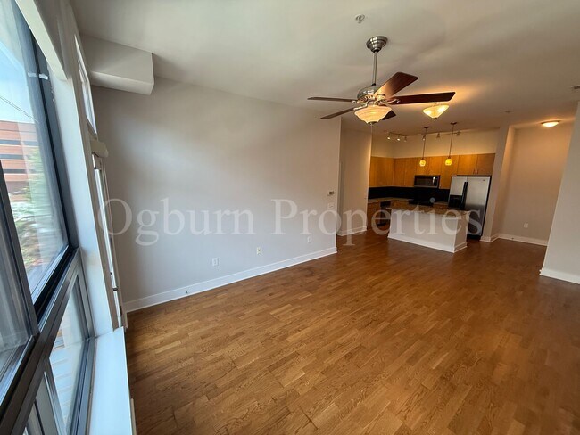 Foto del edificio - 810-406 W. 4th St-2BR/1BA 4th & Broad Condo!