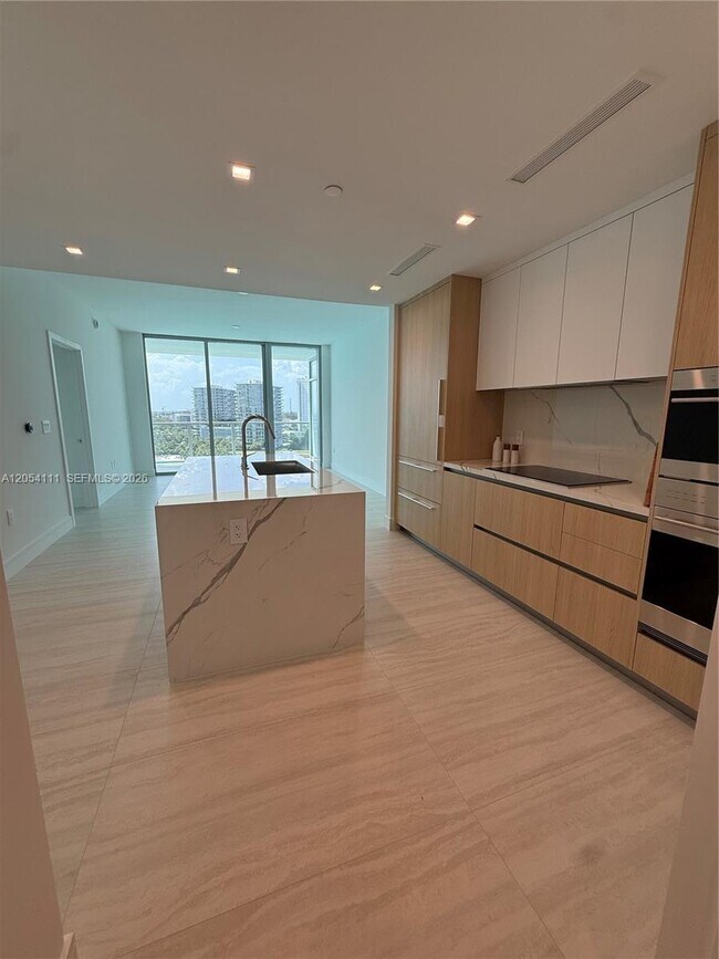 Foto del edificio - 2411 Laguna Cir