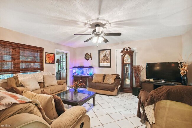Foto del edificio - 4 br, 3 bath House - 5505 R 16Th Avenue S