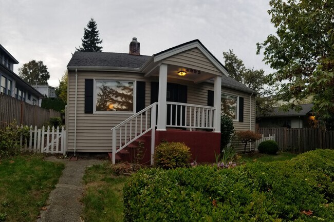 Foto del edificio - 4823 40th Ave SW