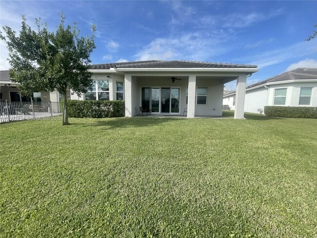 Foto del edificio - 16053 Rain Lilly Way